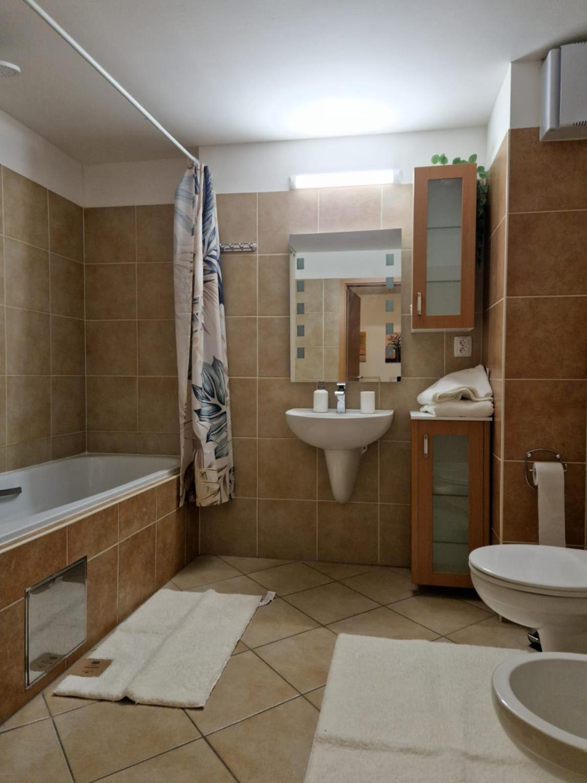 Apartman 21-th Floor Petrzalka Apartment *